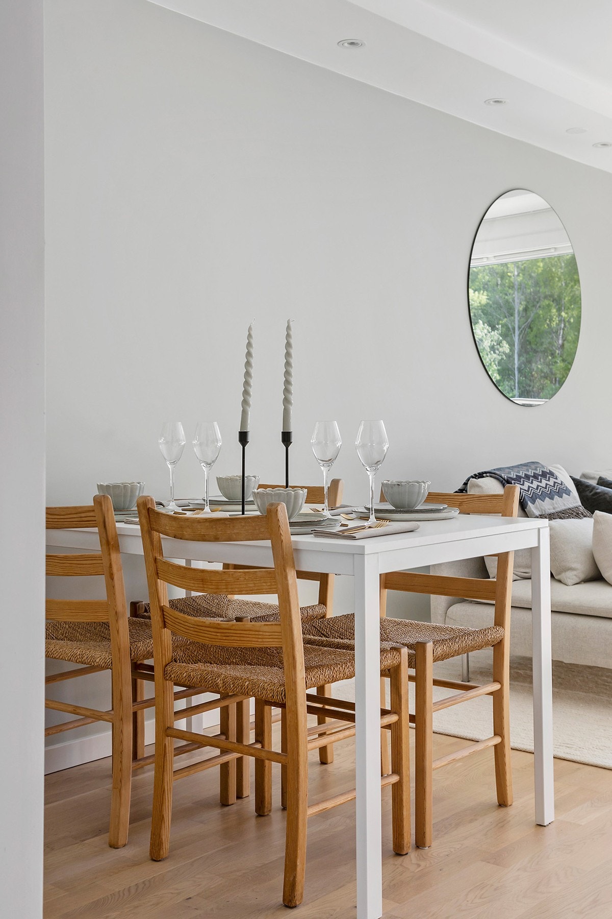 Plass til hyggelig spisestuebord Galleribilde