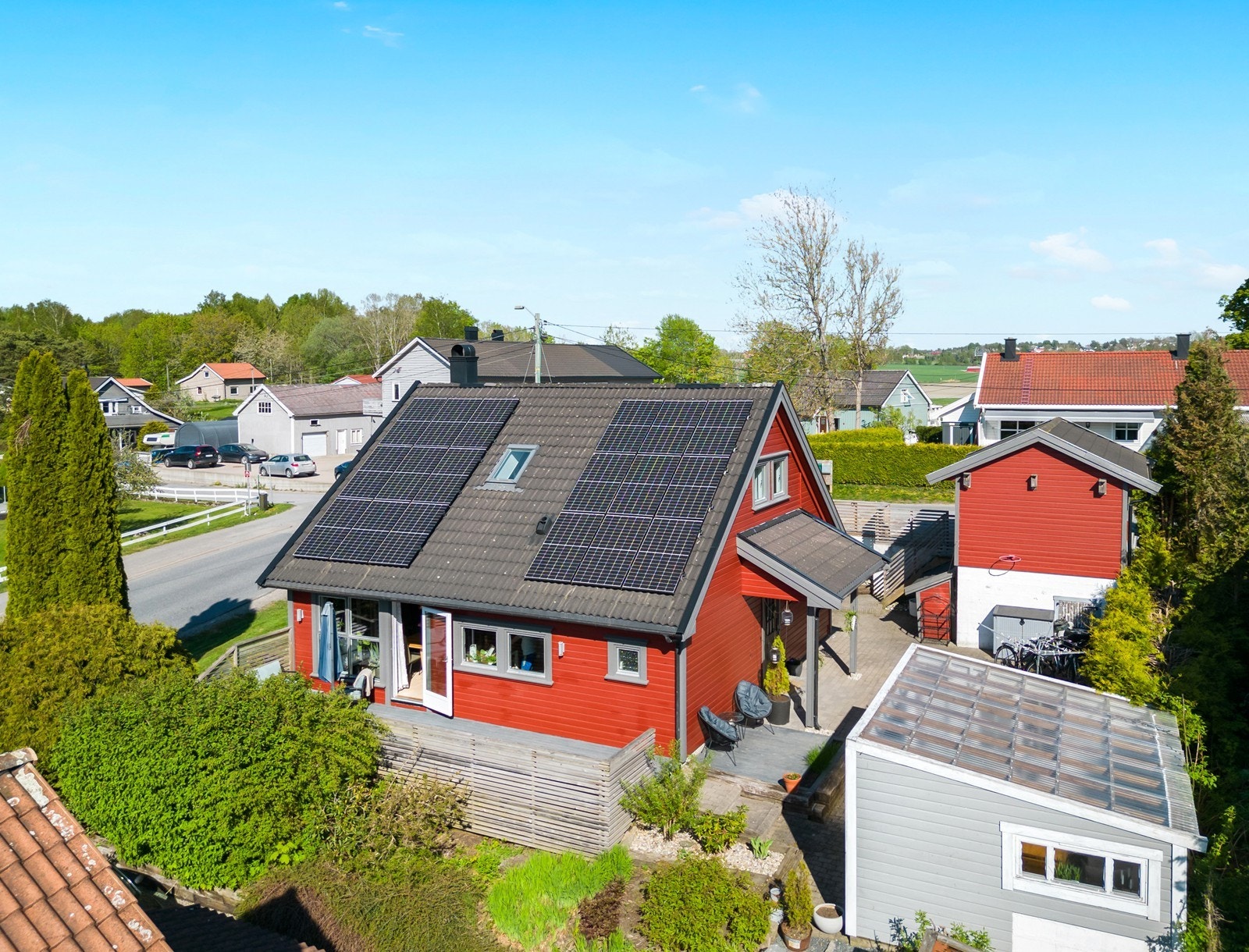 Velkommen til Løkkebråtveien 9, presentert av Eiendomsmegler 1 v/Frode Eriksen Galleribilde