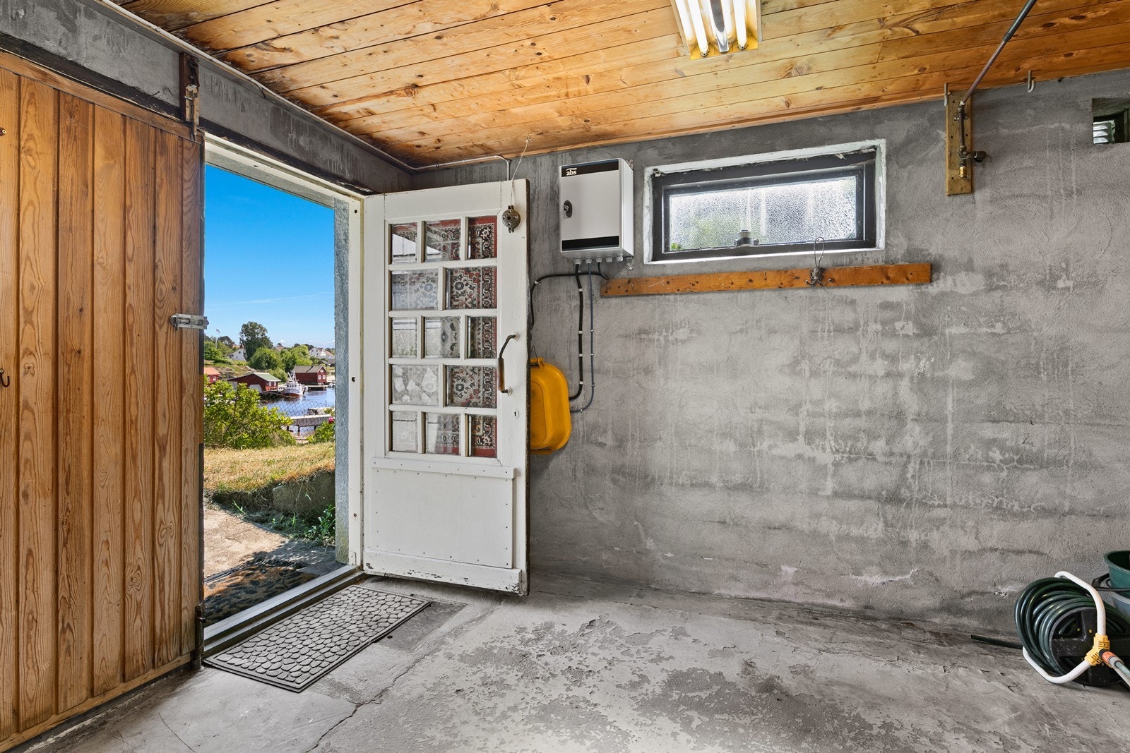 Underetasjen har også inngang fra utsiden av huset Galleribilde