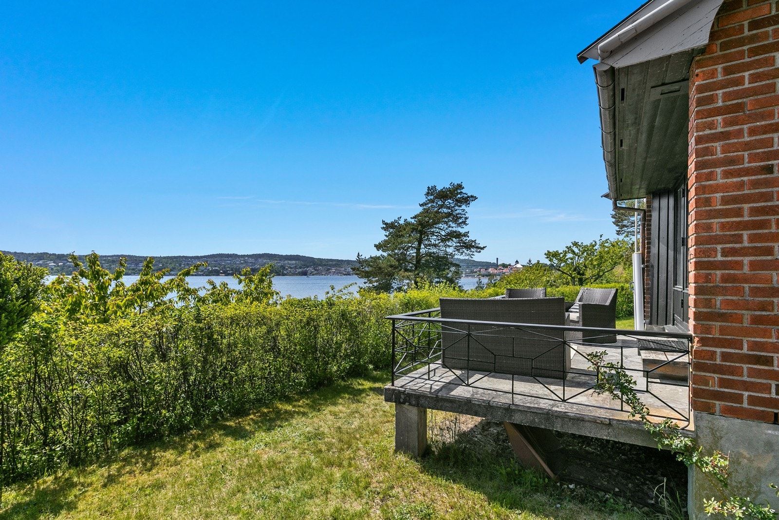 Terrasse mot sør med meget gode solforhold Galleribilde
