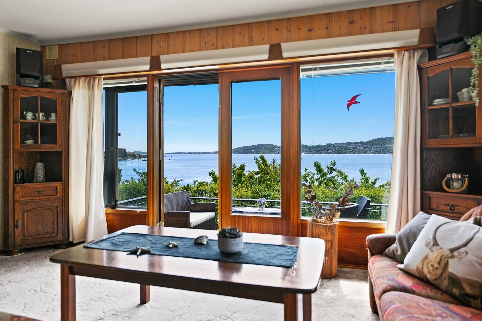 Fra stue er det videre utgang til terrasse Galleribilde