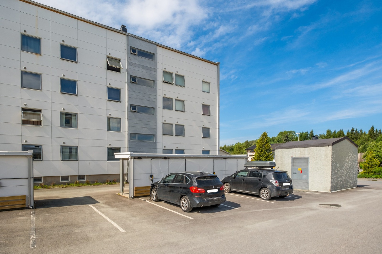 Mulighet for å leie parkeringsplass utenfor, samt sykkelparkering som kan fritt brukes av beboere Galleribilde