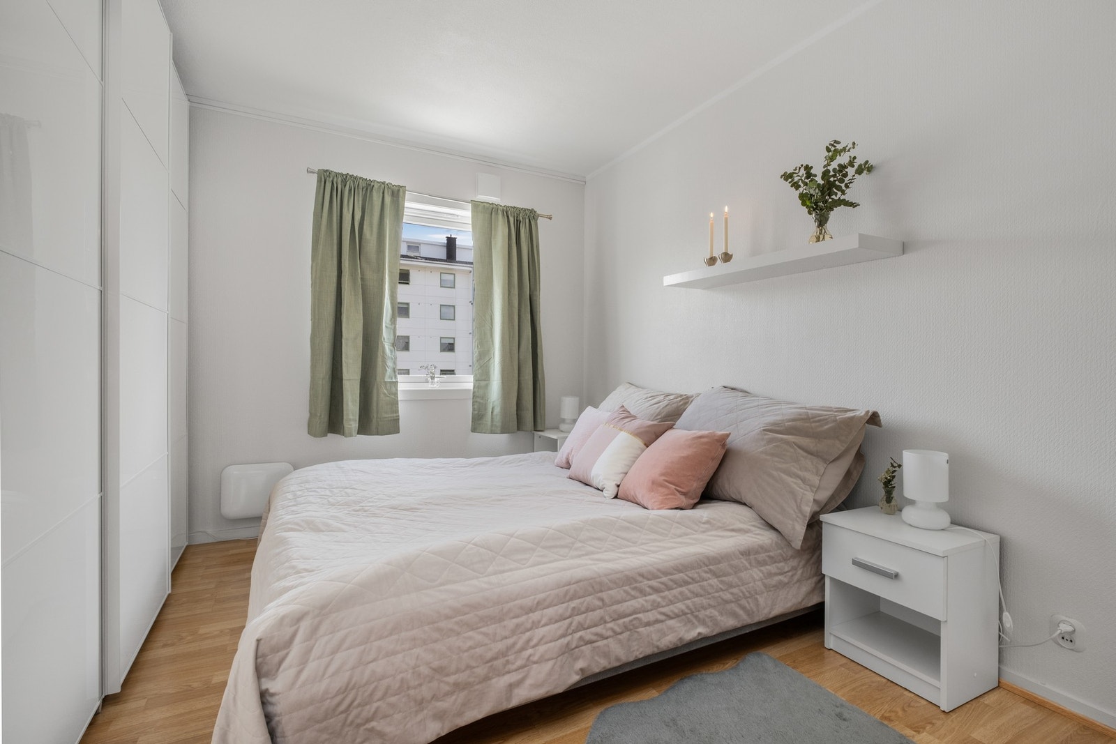 Hovedsoverommet er på ca. 11,3 m² Galleribilde