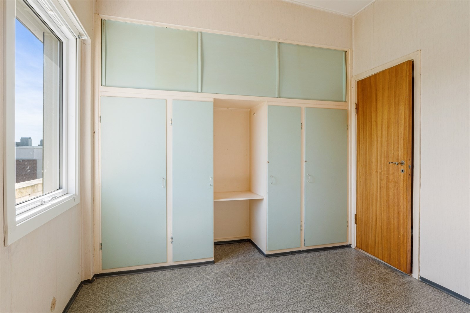 Innebygget garderobeskap. Galleribilde