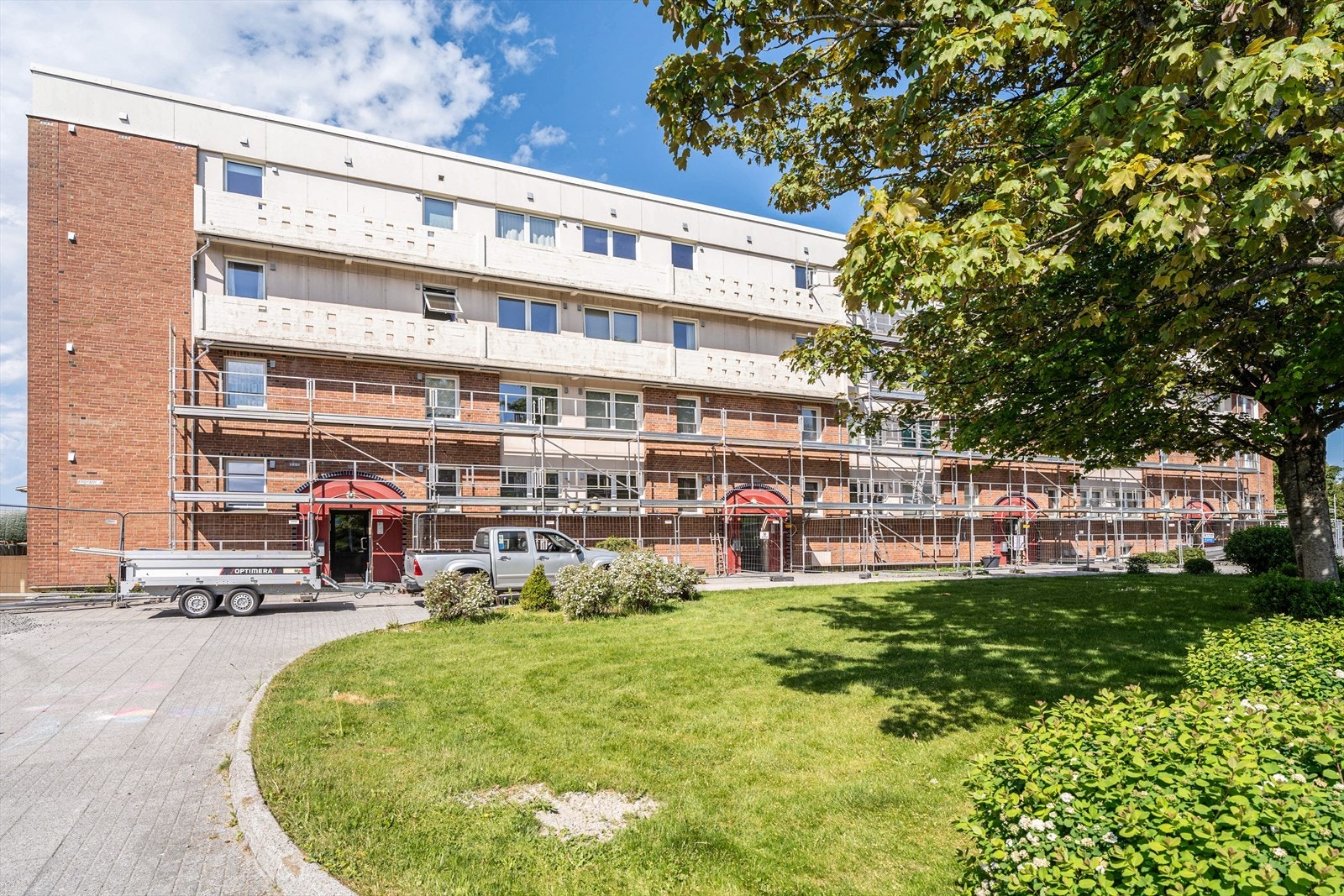 Inngangspartiet og fasaden vil også bli oppusset med nytt callinganlegg. Galleribilde