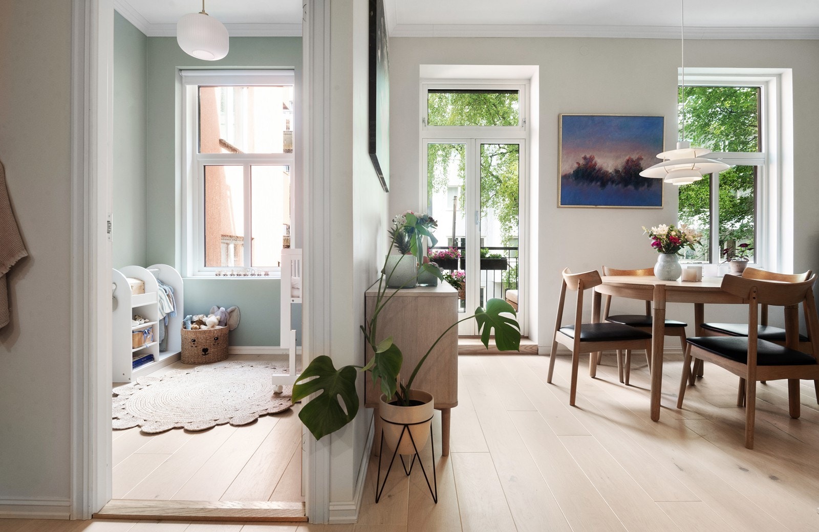 To soverom, et i hver ende av leiligheten Galleribilde