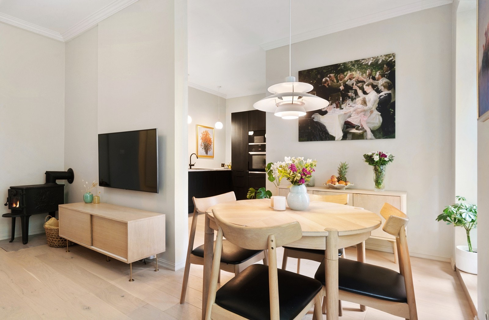 Delvis åpen stue-/kjøkkenløsning Galleribilde