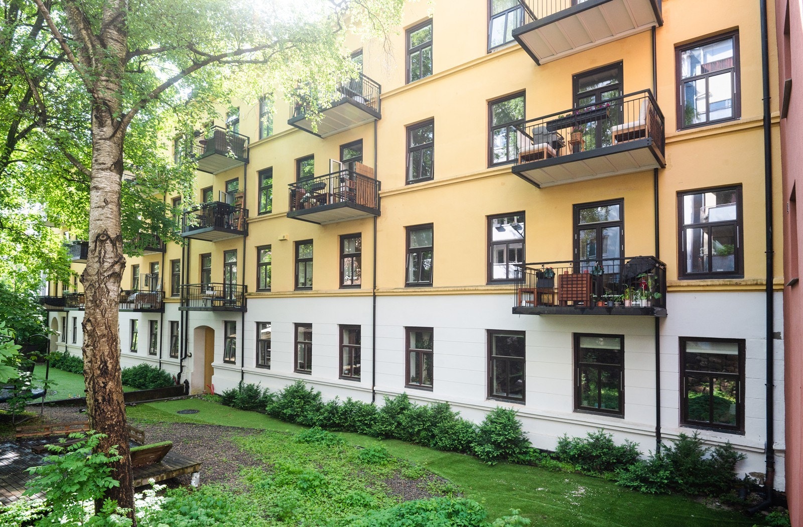 Pen bygård i idylliske omgivelser midt i byen Galleribilde