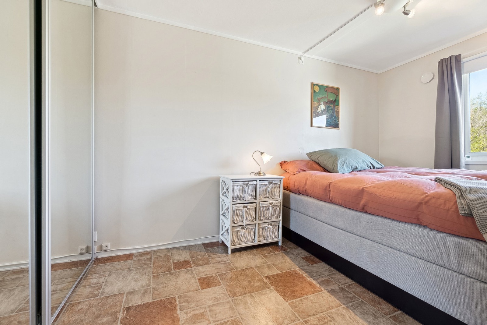 Skyvedørsgarderobe på soverom 3. Galleribilde