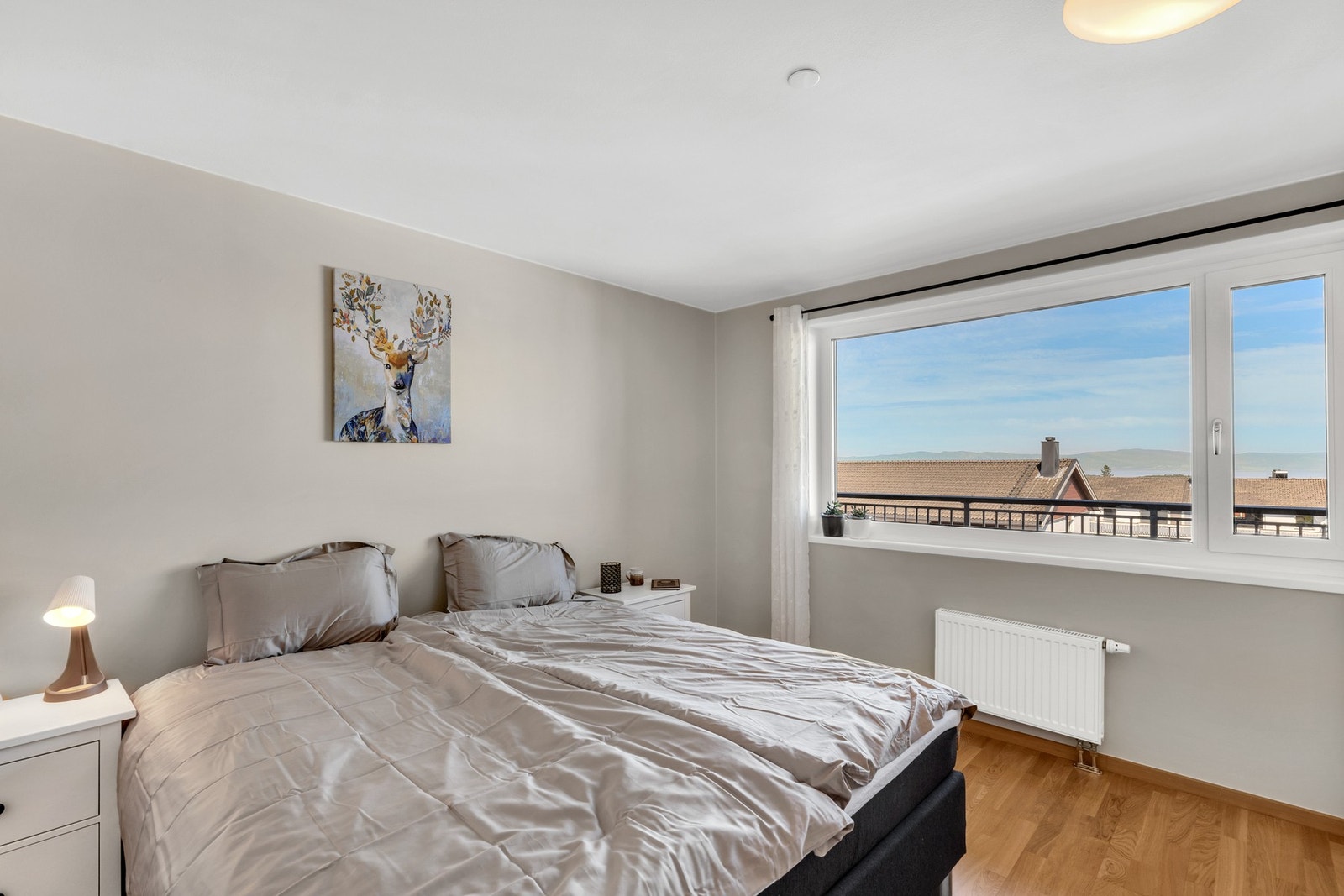 Hovedsoverommet er på over 13 kvm med god plass til dobbeltseng og egen garderobeløsning. Galleribilde