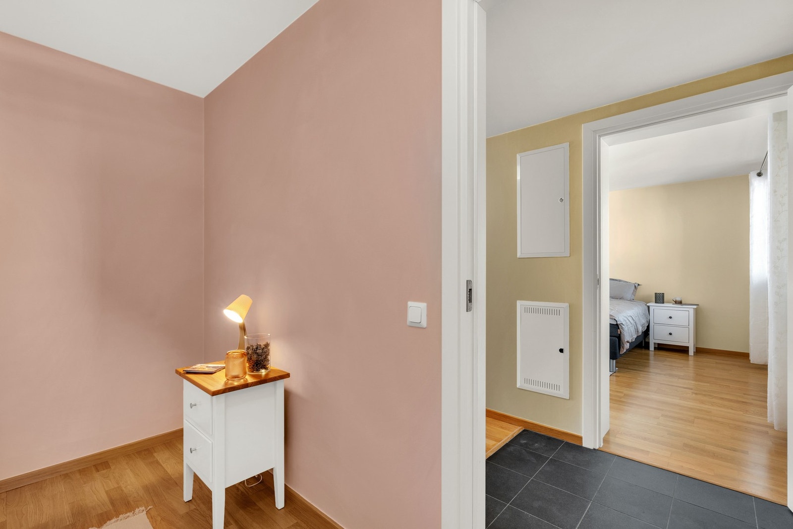 Her har man soverommene på hver sin side av gangen som gjør at man får mer privatliv. Galleribilde