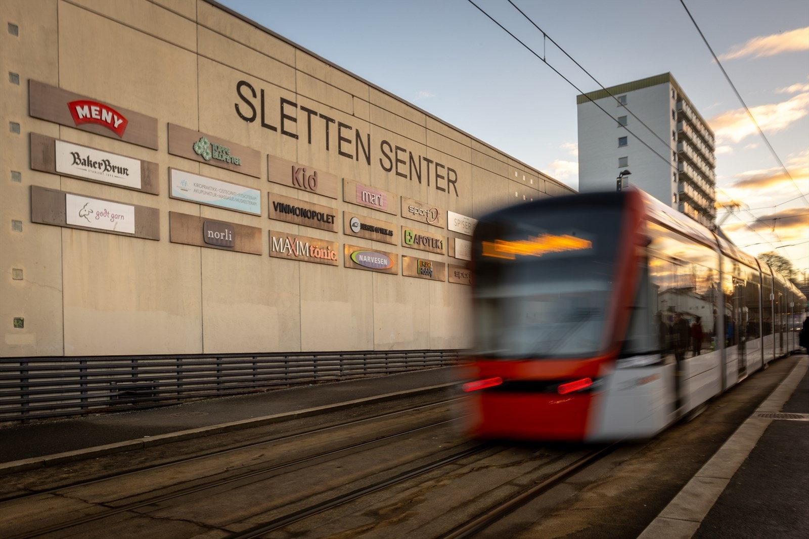 Det er svært gode kollektivforbindelser nært boligen med busstopp og bybane bare noen minutter unna. Galleribilde