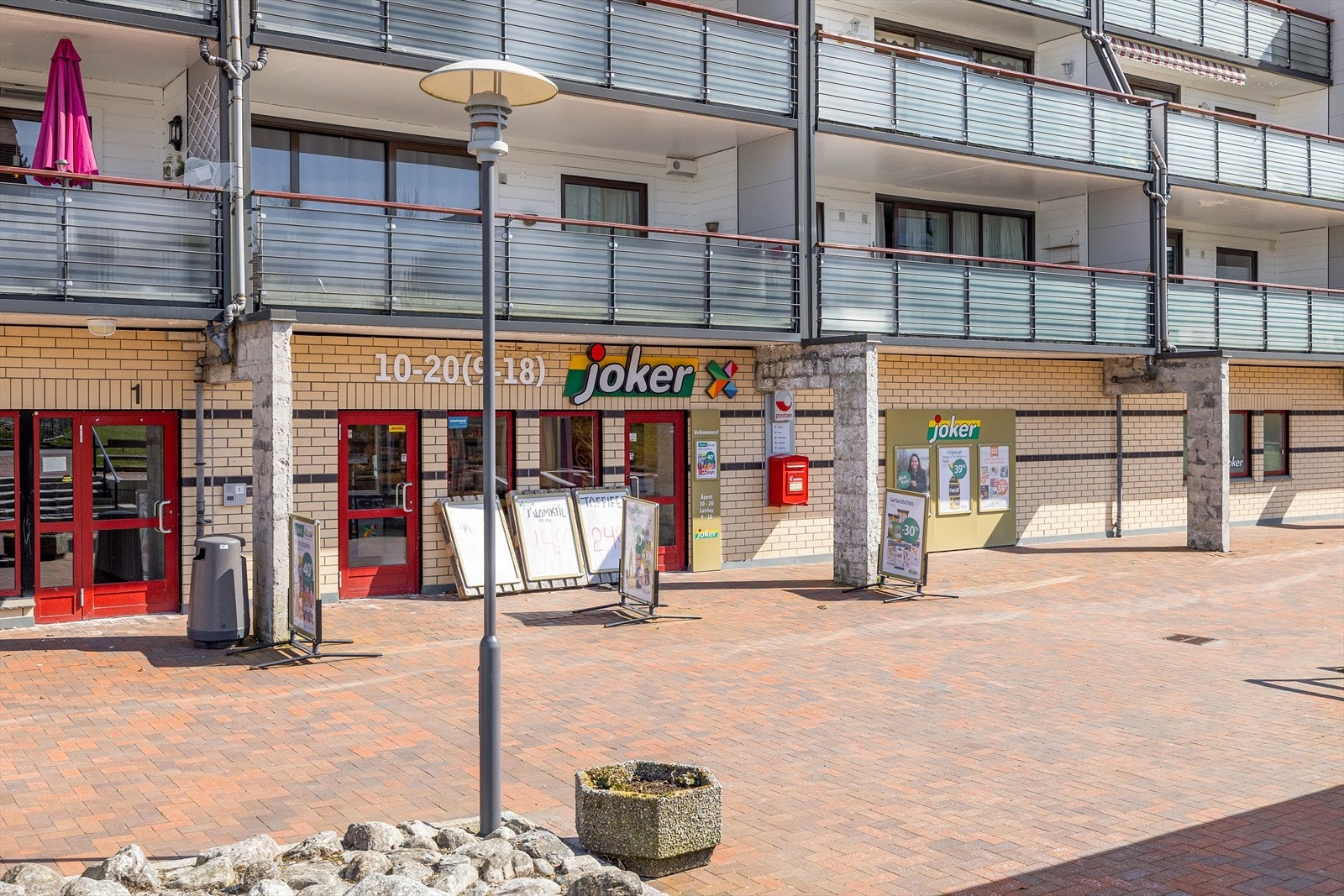 Nærmeste dagligvarebutikk ligger i nabobyggets 1.etasje. Galleribilde