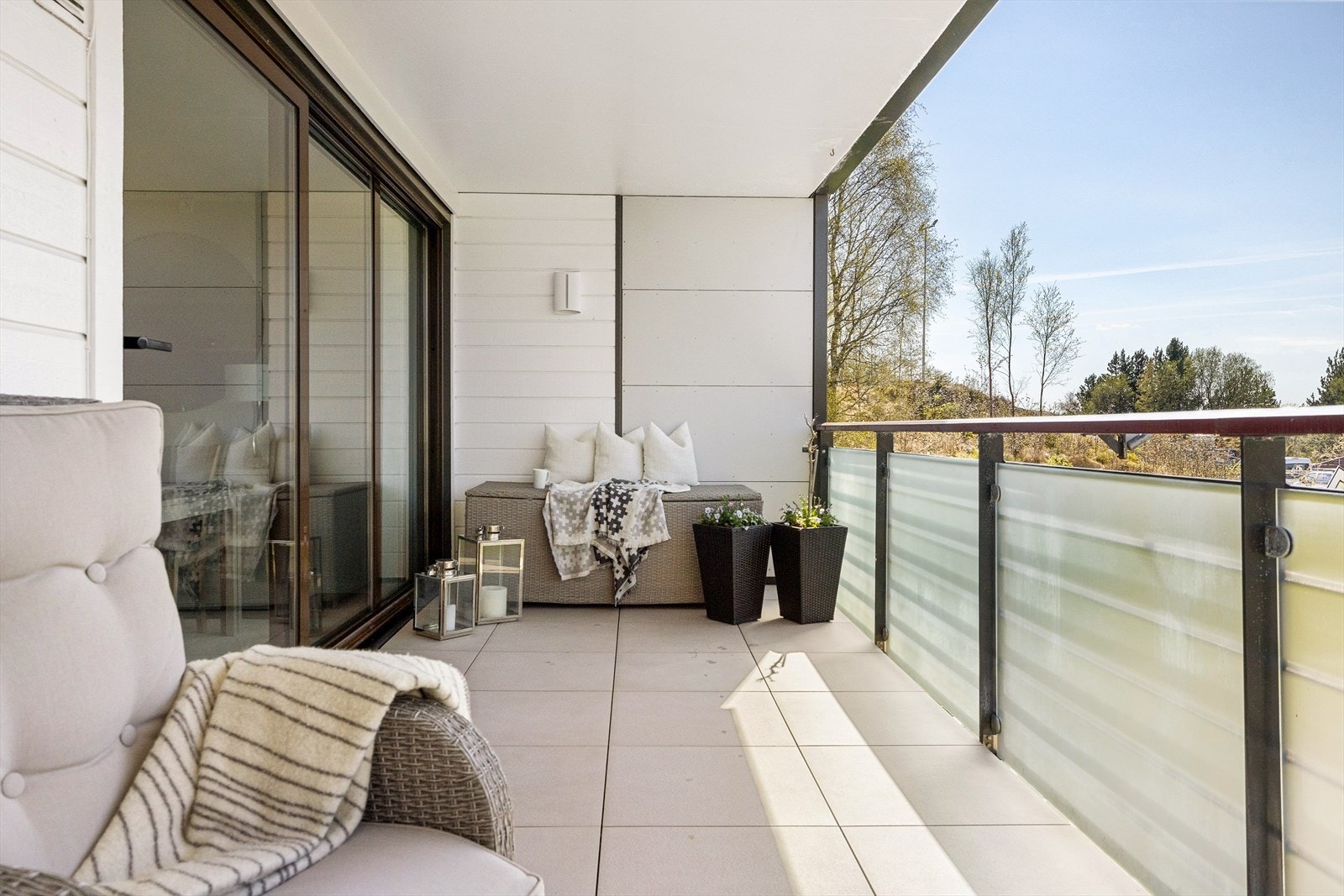 Herlig balkong på 15,5 m² hvor sommerdagen kan nytes! Galleribilde