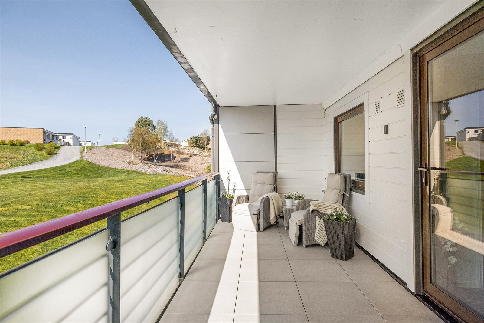 Her er det god plass til møblering hagemøbler. Galleribilde