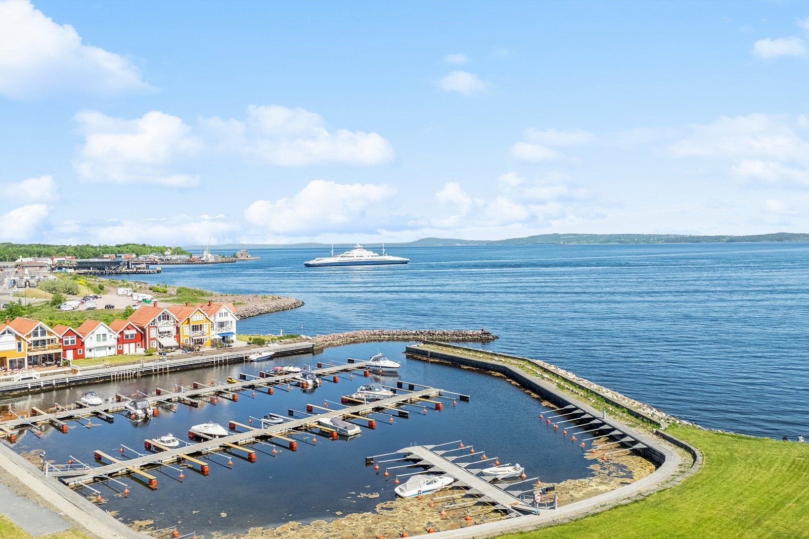 Mulighet for kjøp/leie av båtplass med forbehold om ledige plasser. Galleribilde