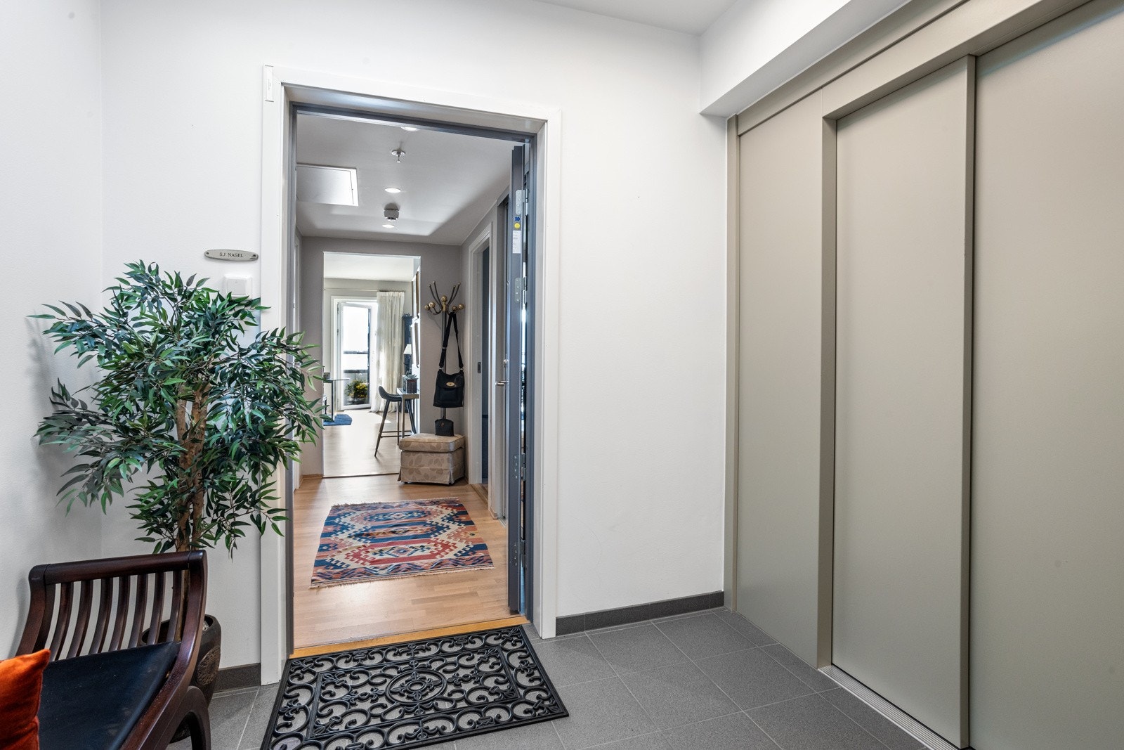 Trappefri adkomst - Heis fra inngangsparti eller garasje. Galleribilde