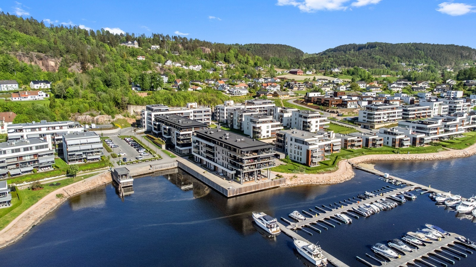 Engersand Havn - Med umiddelbar nærhet til fjorden, båthavn og restaurant. Galleribilde