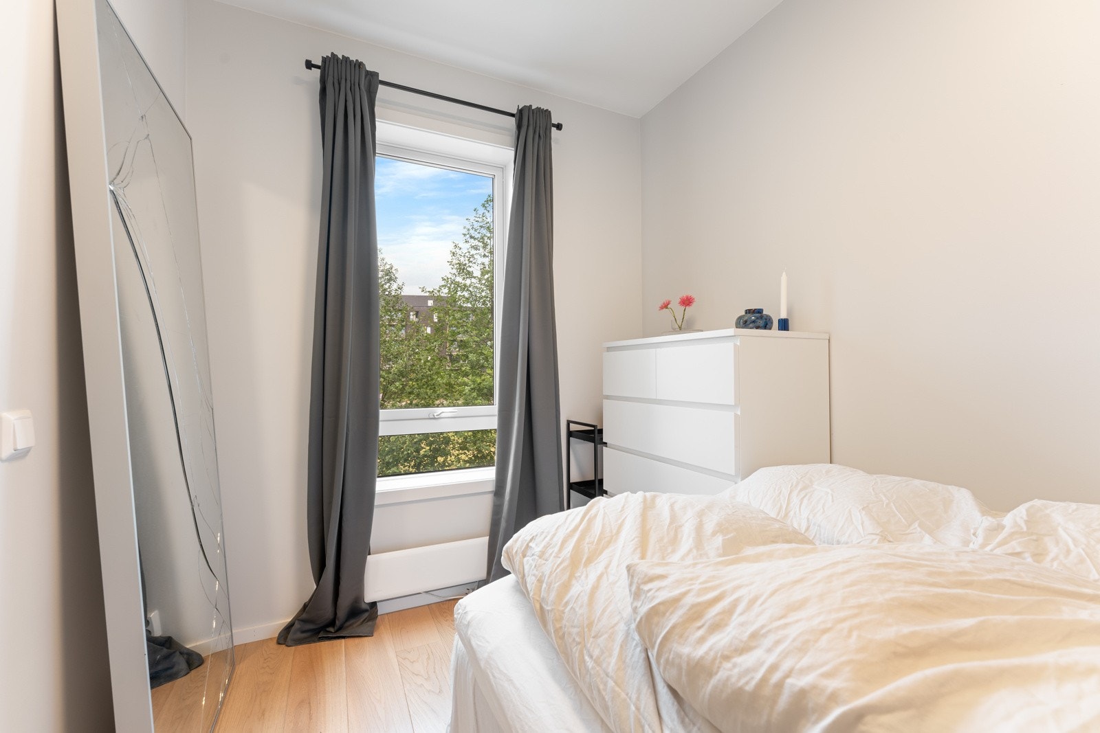 Begge soverom vender mot rolige omgivelser. Galleribilde