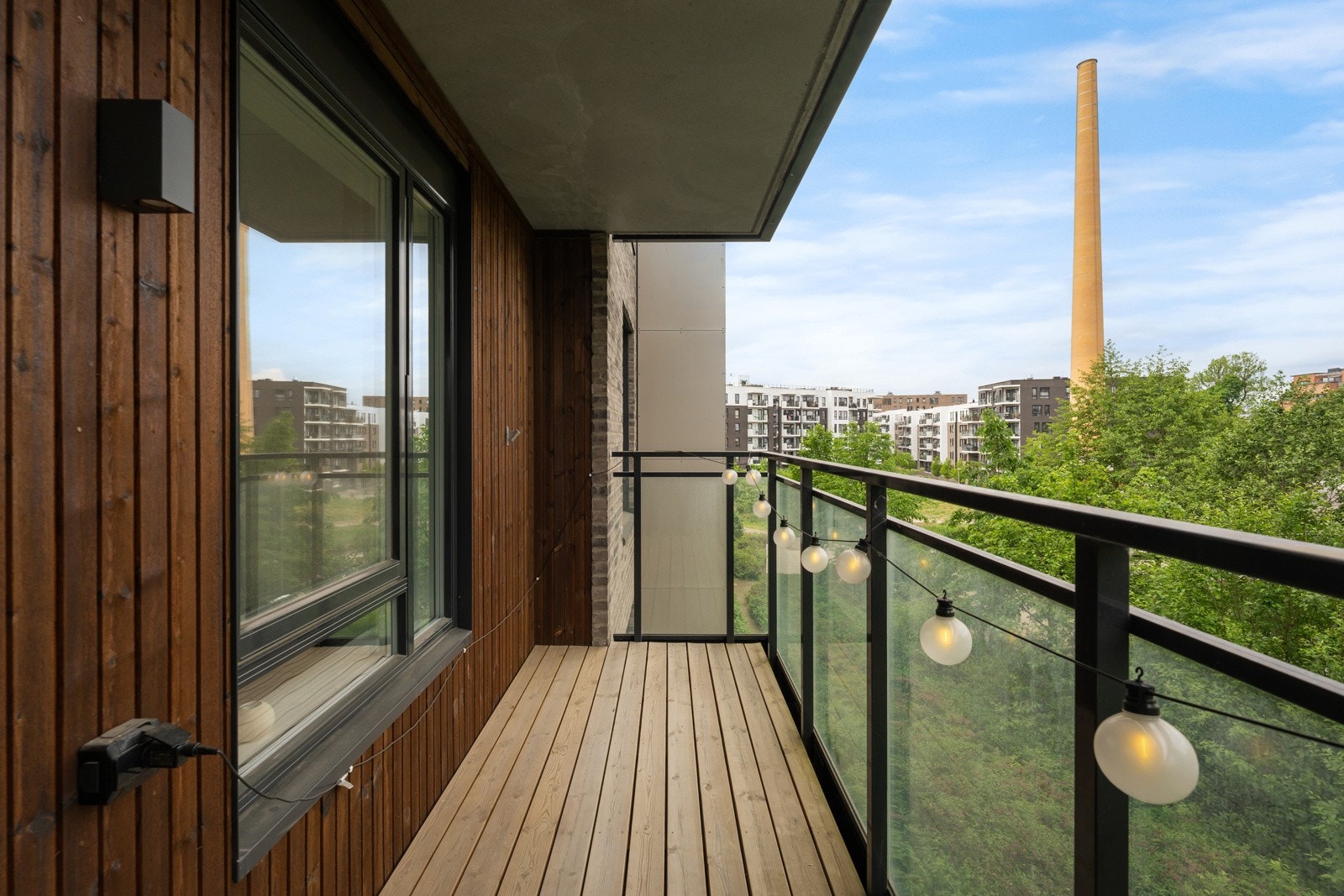 Fra stuen kan du tre direkte ut på en herlig, nordvestvendt balkong på 6 kvm. Galleribilde