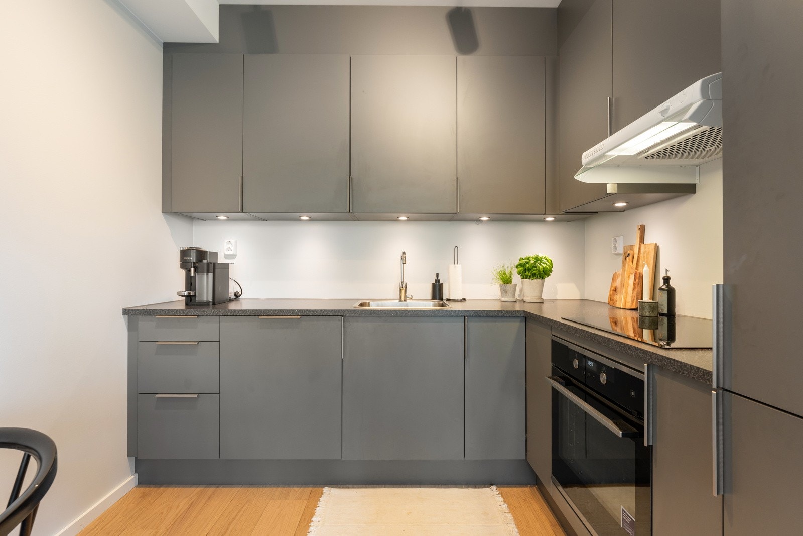 Det er avtrekk fra ventilator via balansert ventilasjonsanlegg. Galleribilde