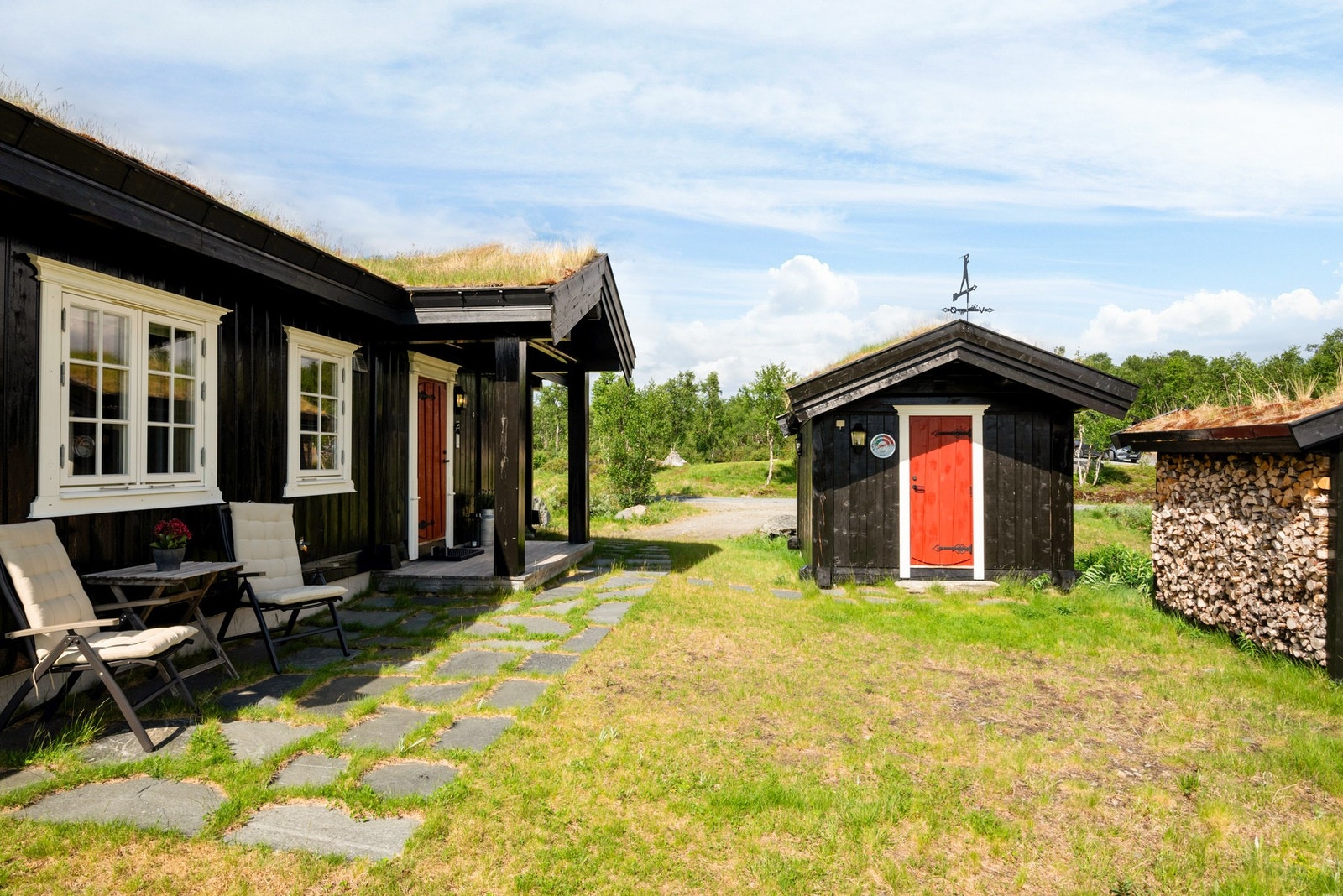 Hytta har også oppført en utvendig bod. Galleribilde