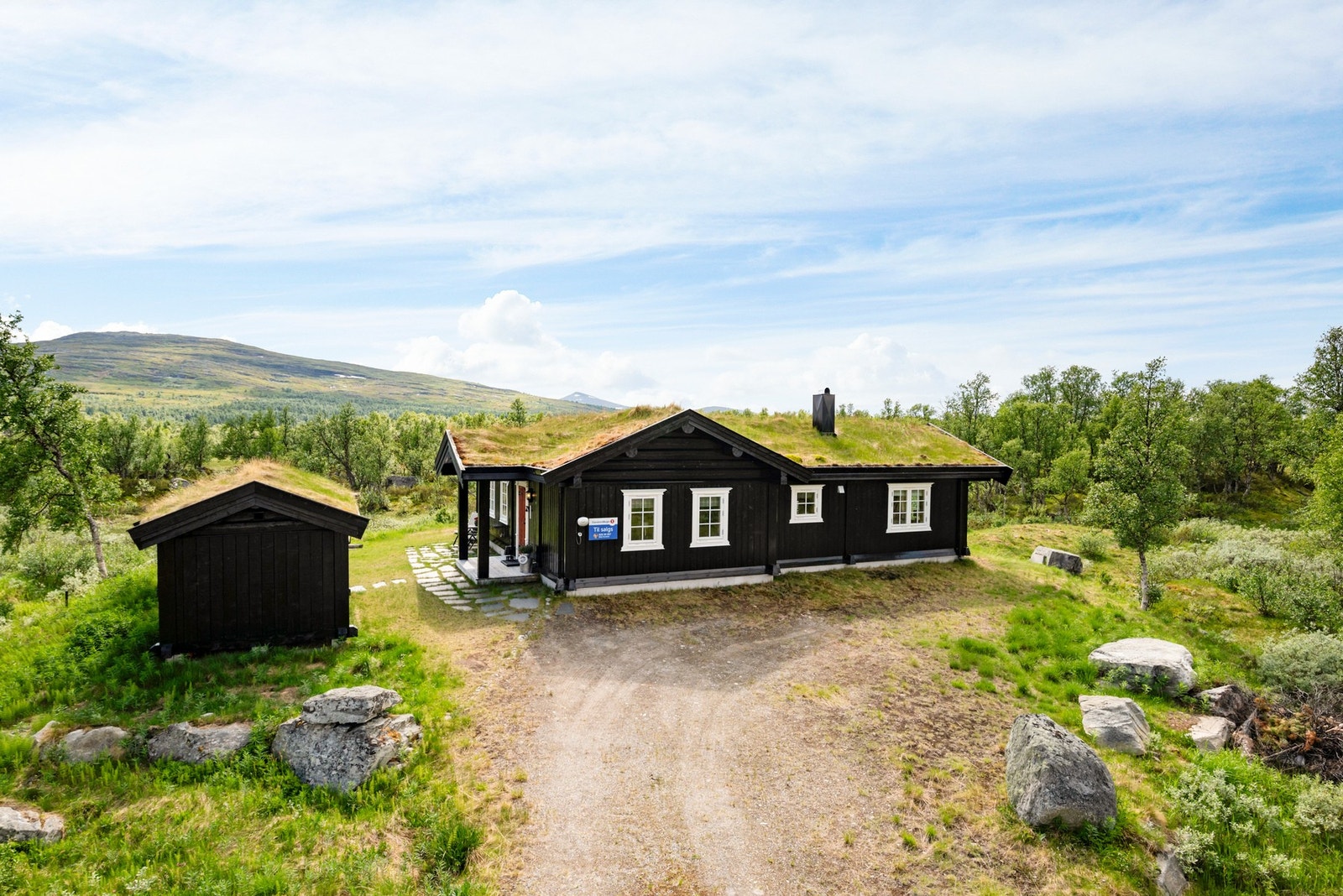Hytta har skjermet uteområde uten innsyn fra forbipasserende. Galleribilde