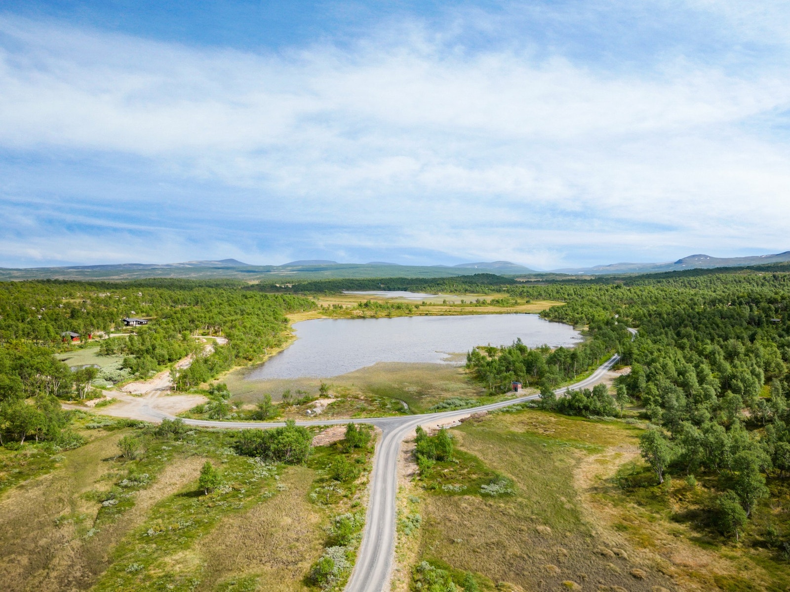 Området består av flere gode fiskevann, og fjell som dagens turmål. Galleribilde