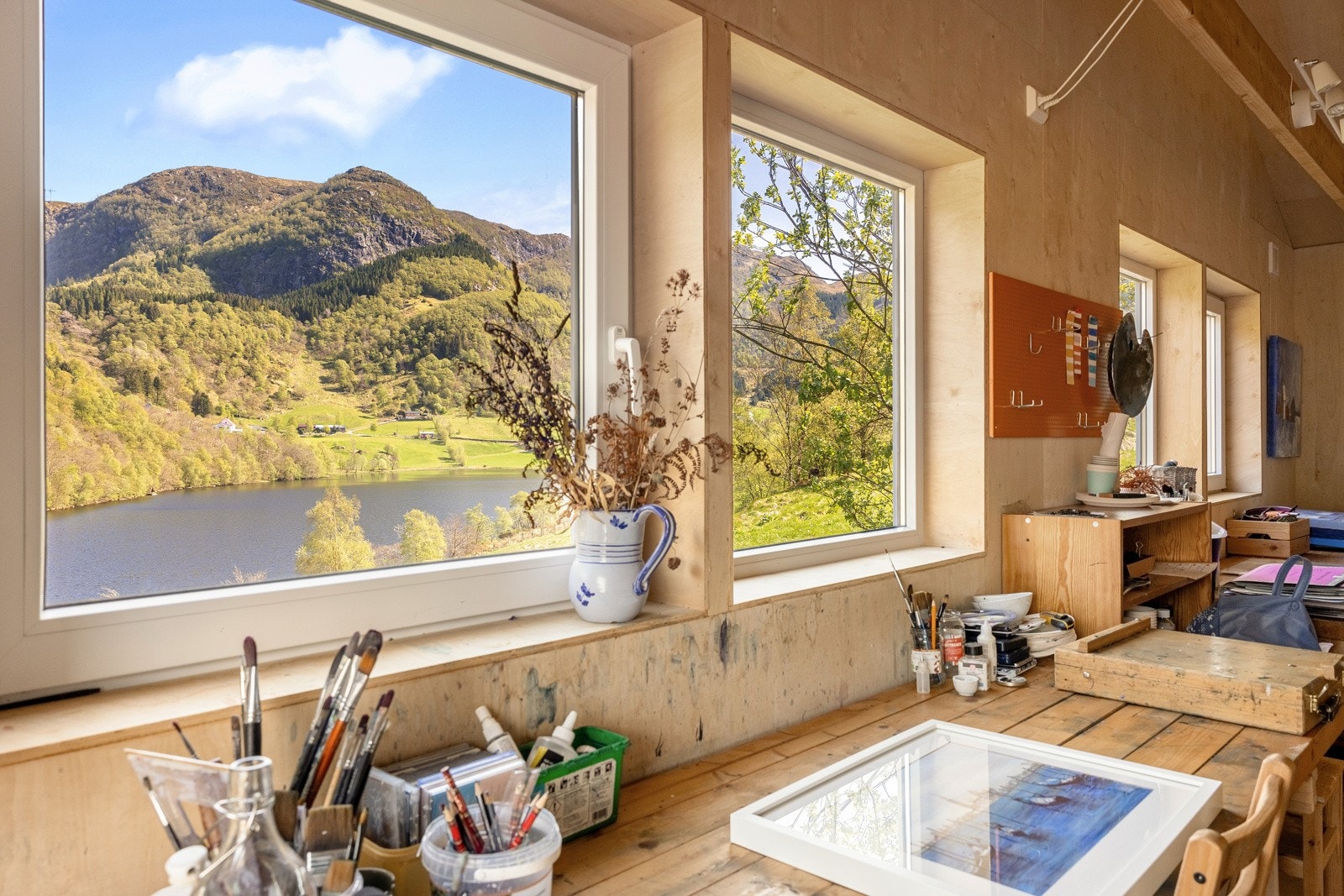 Her er kan du sitte og nyte de idylliske omgivelsene. Galleribilde