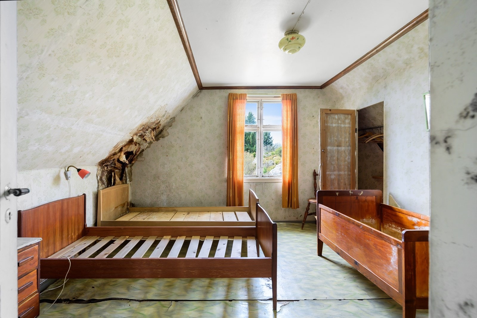 Soverommet i gavlen mot vest. Galleribilde