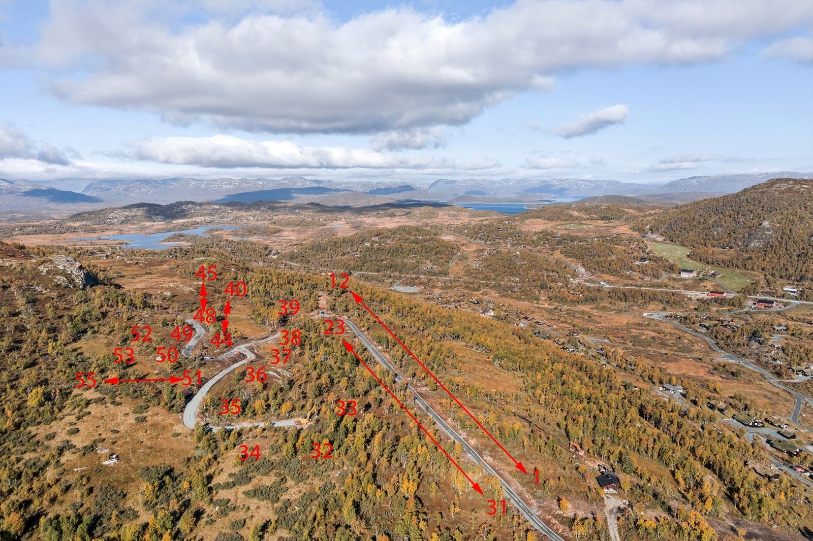 Nummereringen i bildet er ment som illustrasjon over tomteområdet og angir ikke eksakt plassering av tomtene. Galleribilde