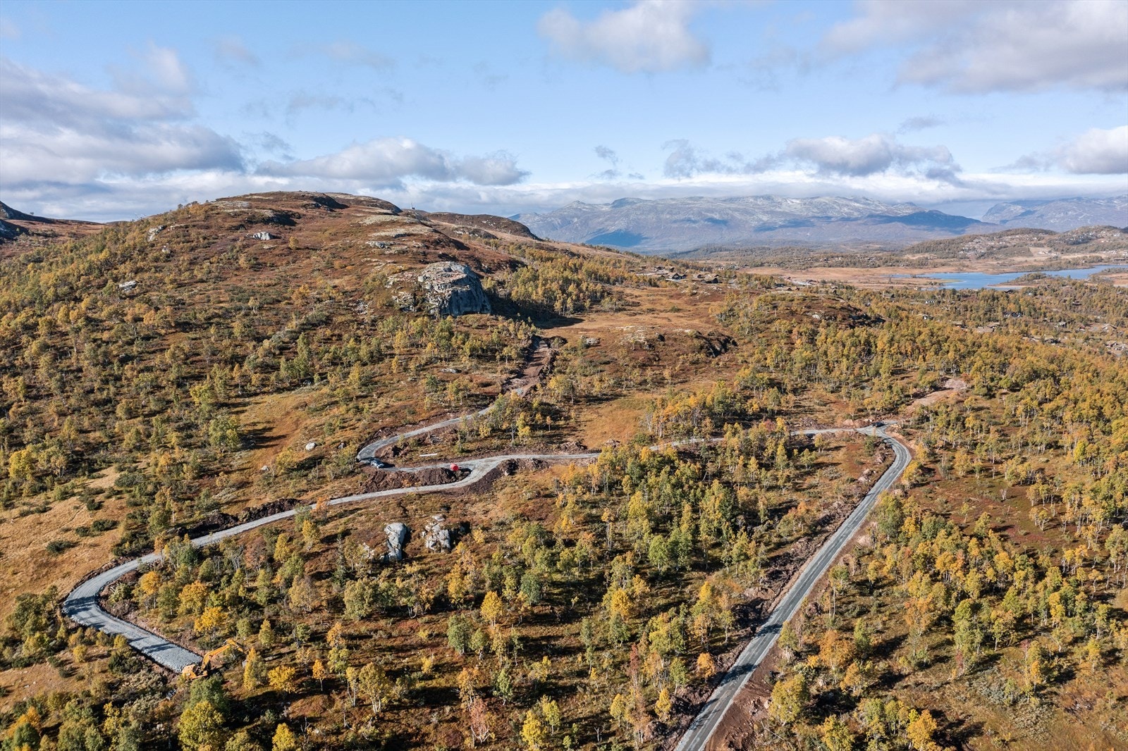 Tomteområdet strekker seg over et høyfjellsområde som ligger fra ca 980 til 1030 m.o.h. Galleribilde