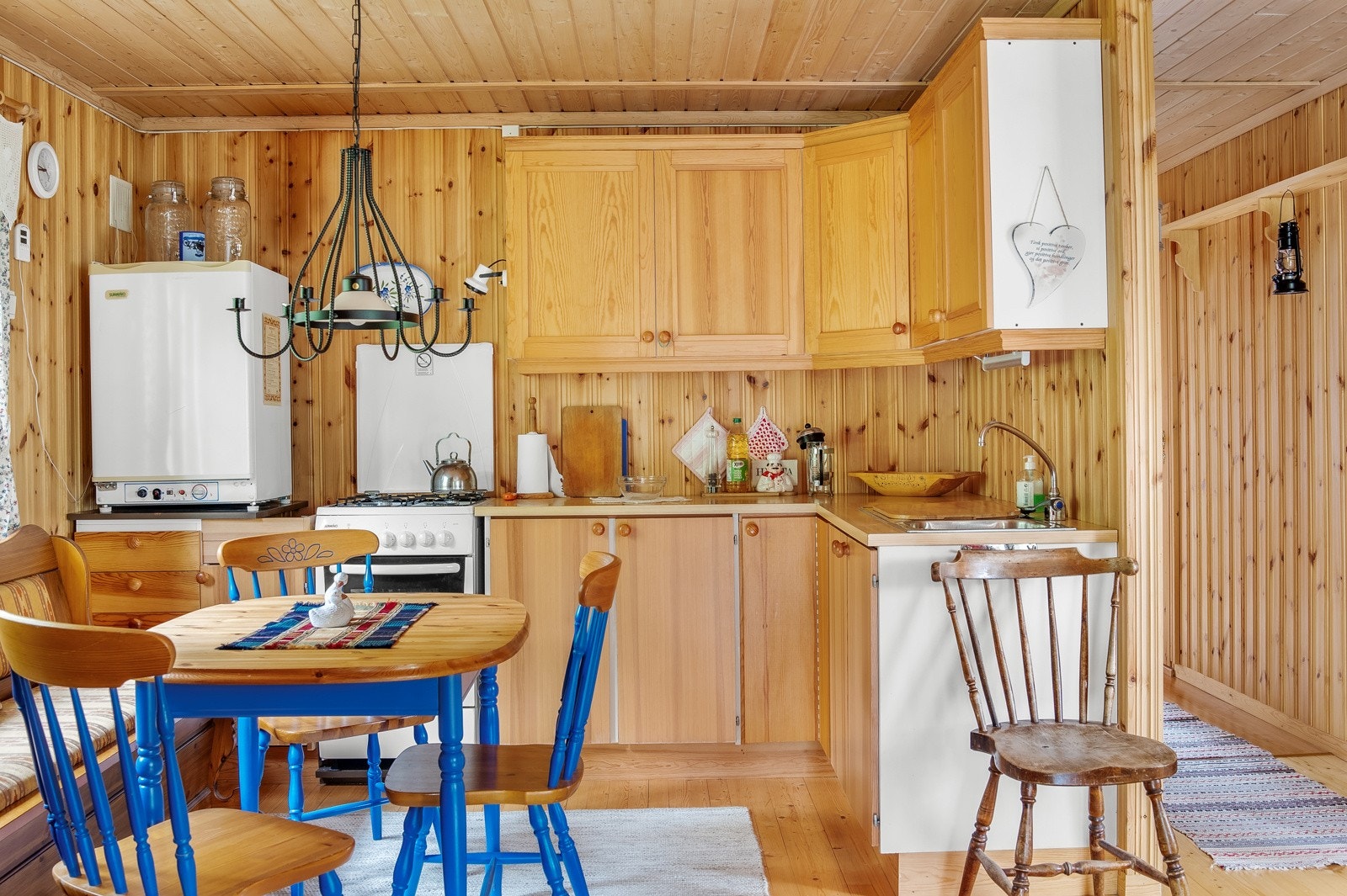 Innredningen er fra ukjent årstall, med oppgraderinger utført i 2018 ifølge huseier Galleribilde