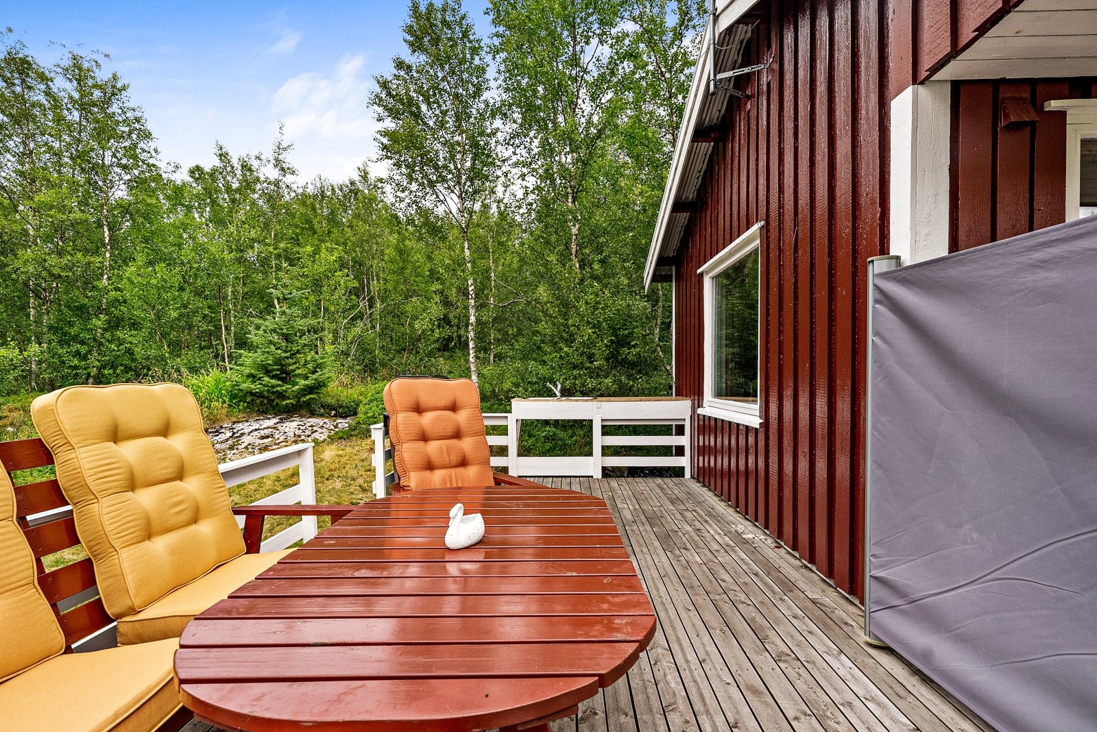 her er det godt med boltreplass for både sittegrupper, grill og koselige stunder med familie eller venner Galleribilde