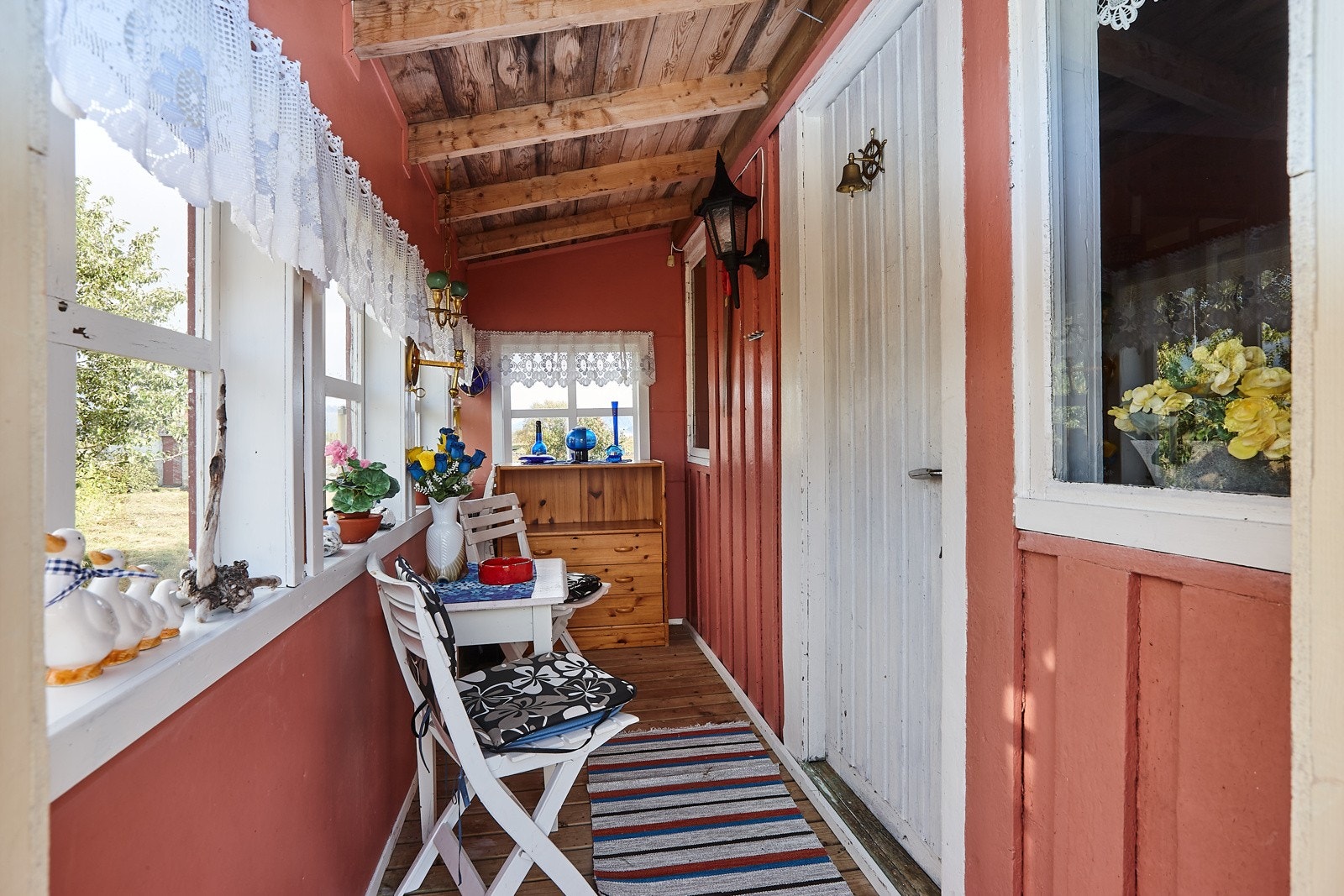 Påbygd yttergang før du kommer inn i boligen. Galleribilde