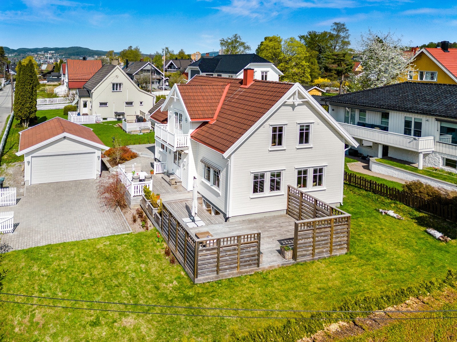 Praktfull og velholdt villa, beliggende i et svært attraktiv boligområde på Godlia. Galleribilde