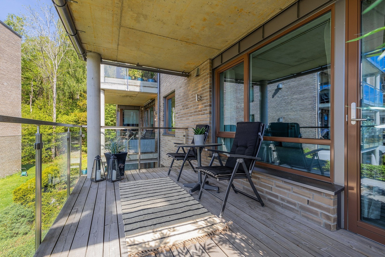 Fra stuen er det utgang til en vestvendt balkong på 13 kvm. Galleribilde