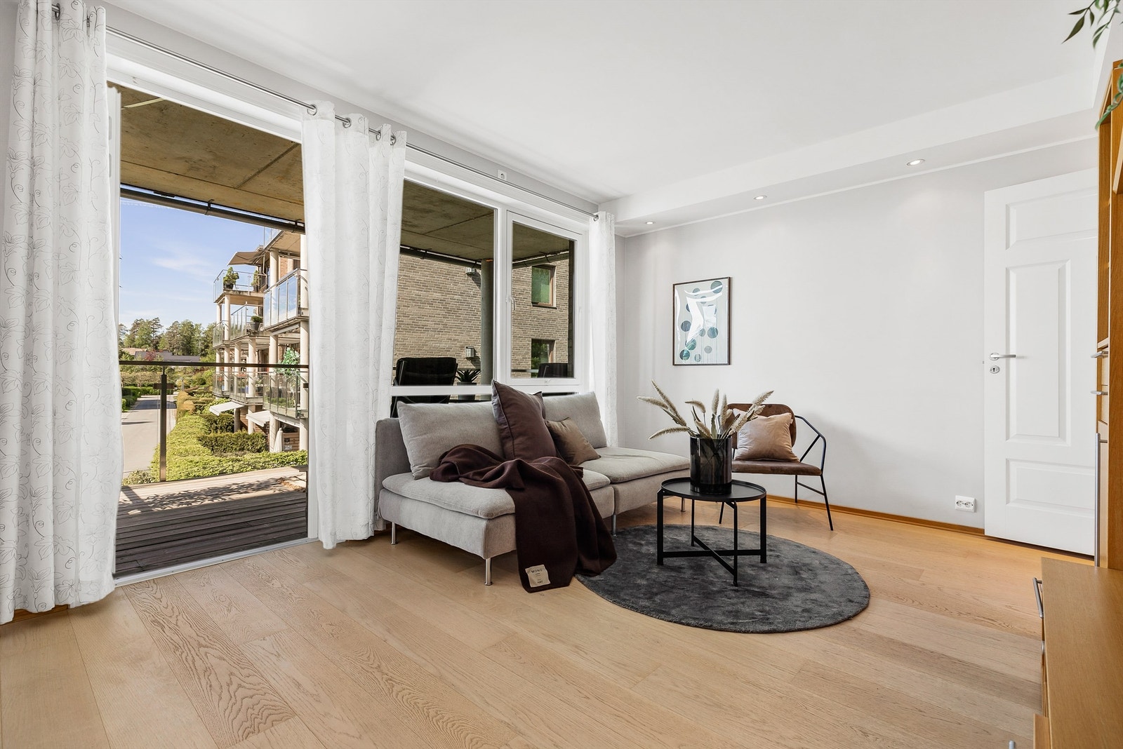 Fra stuen er det utgang til den fine balkongen. Galleribilde