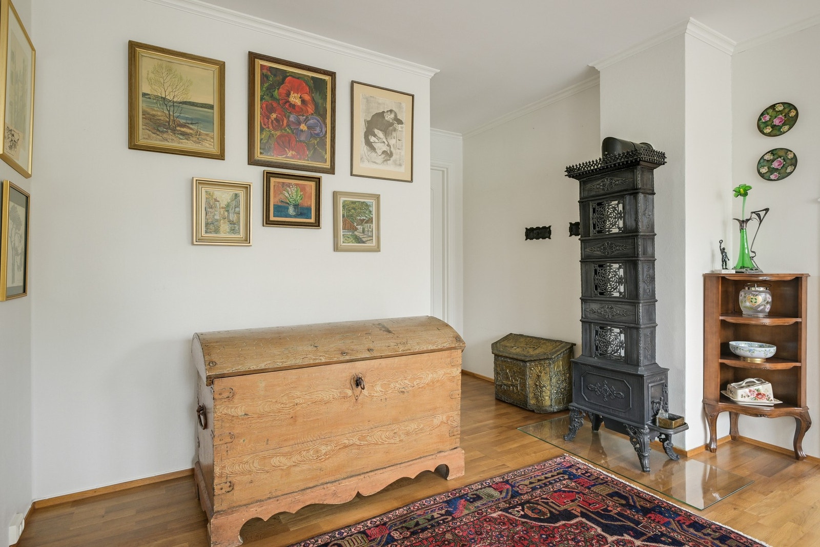 Flott etasje ovn i spisestua. Galleribilde