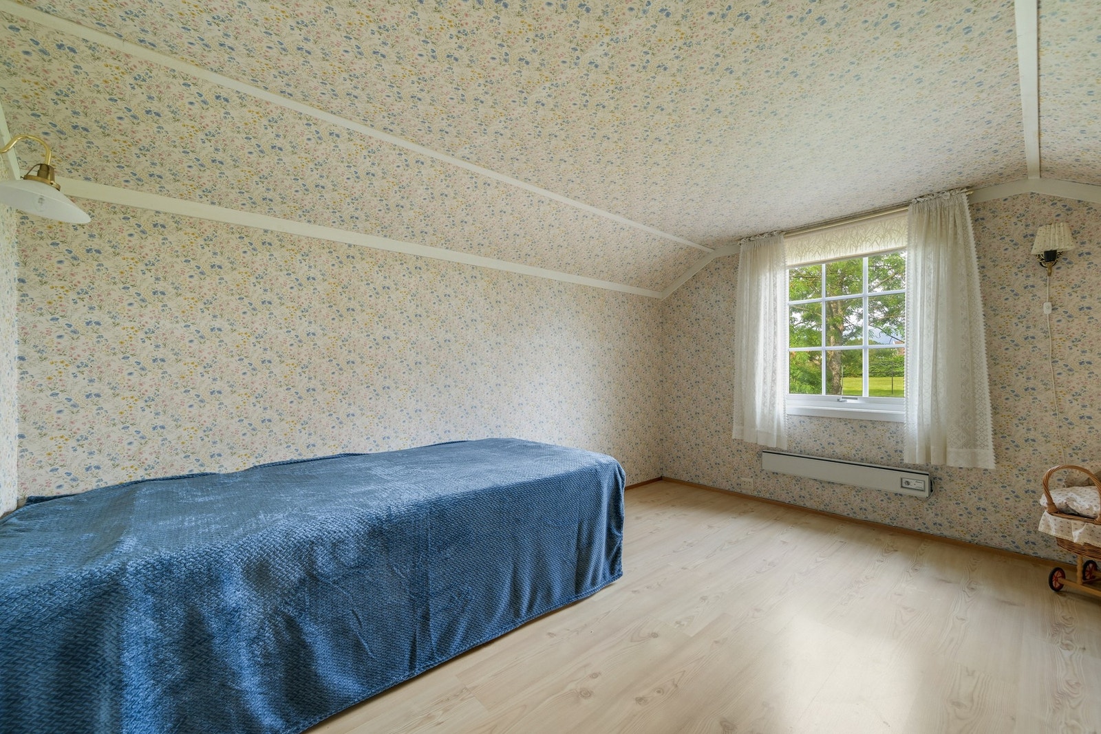 Soverom 1 av 2 i loftsetasjen. Galleribilde