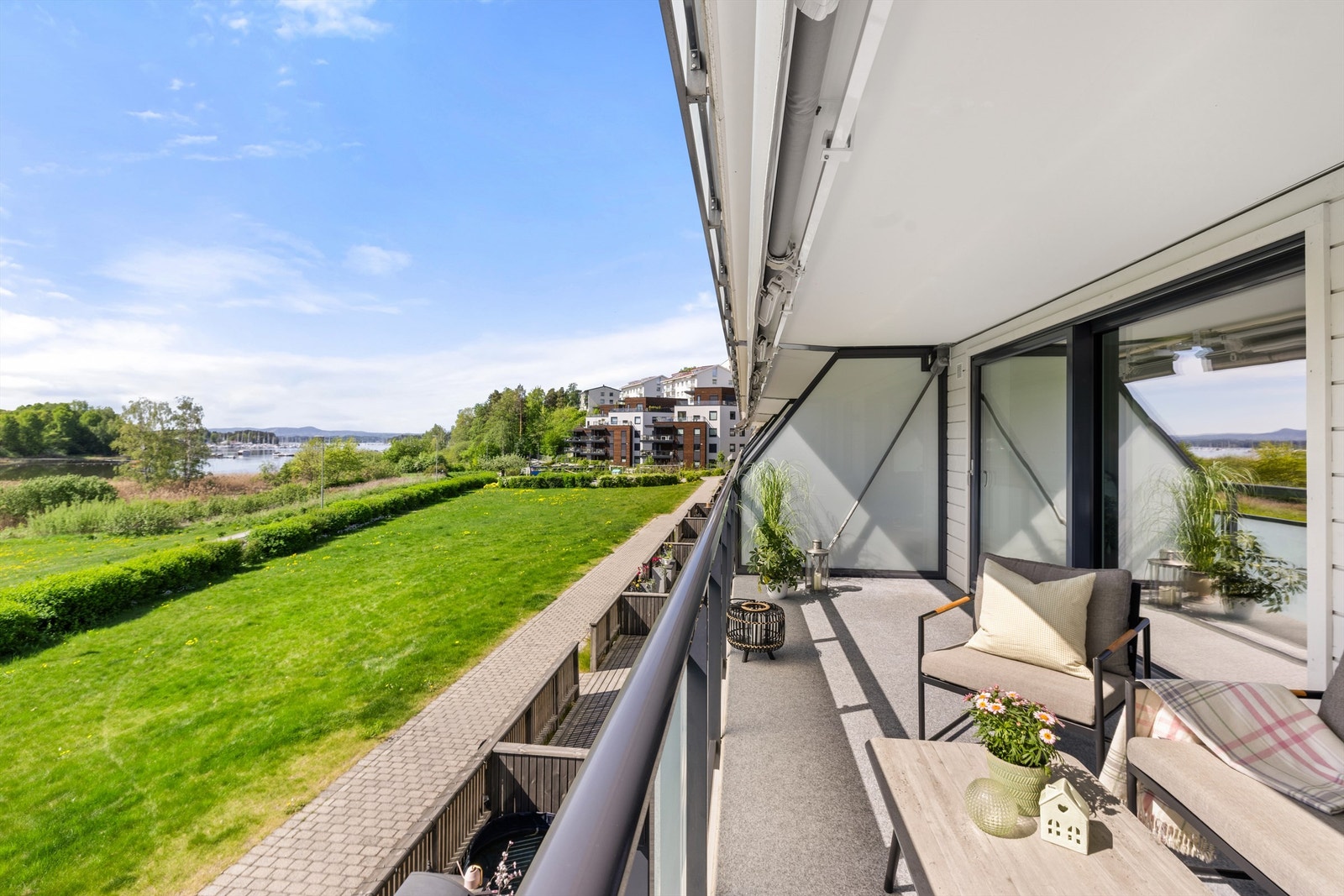 Her kan du nyte den vidunderlige utsikten utover Holtekilen Galleribilde