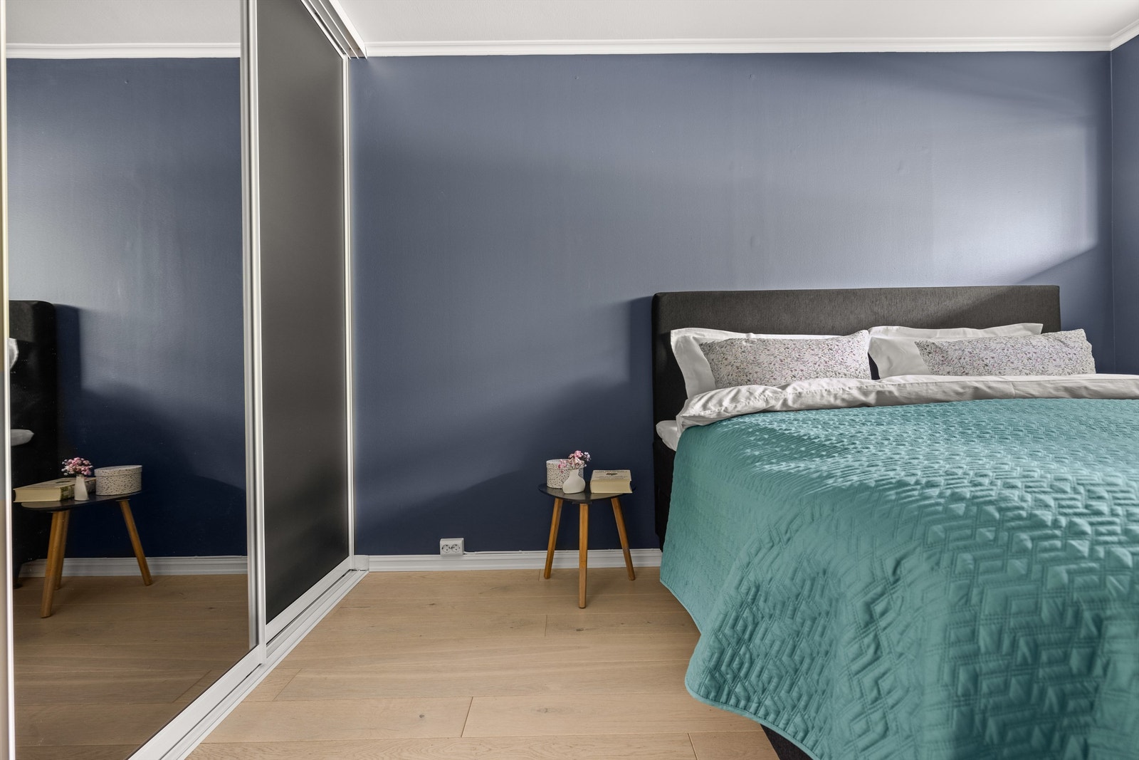 Soverom 1. er det største soverommet med rikelig skapplass Galleribilde