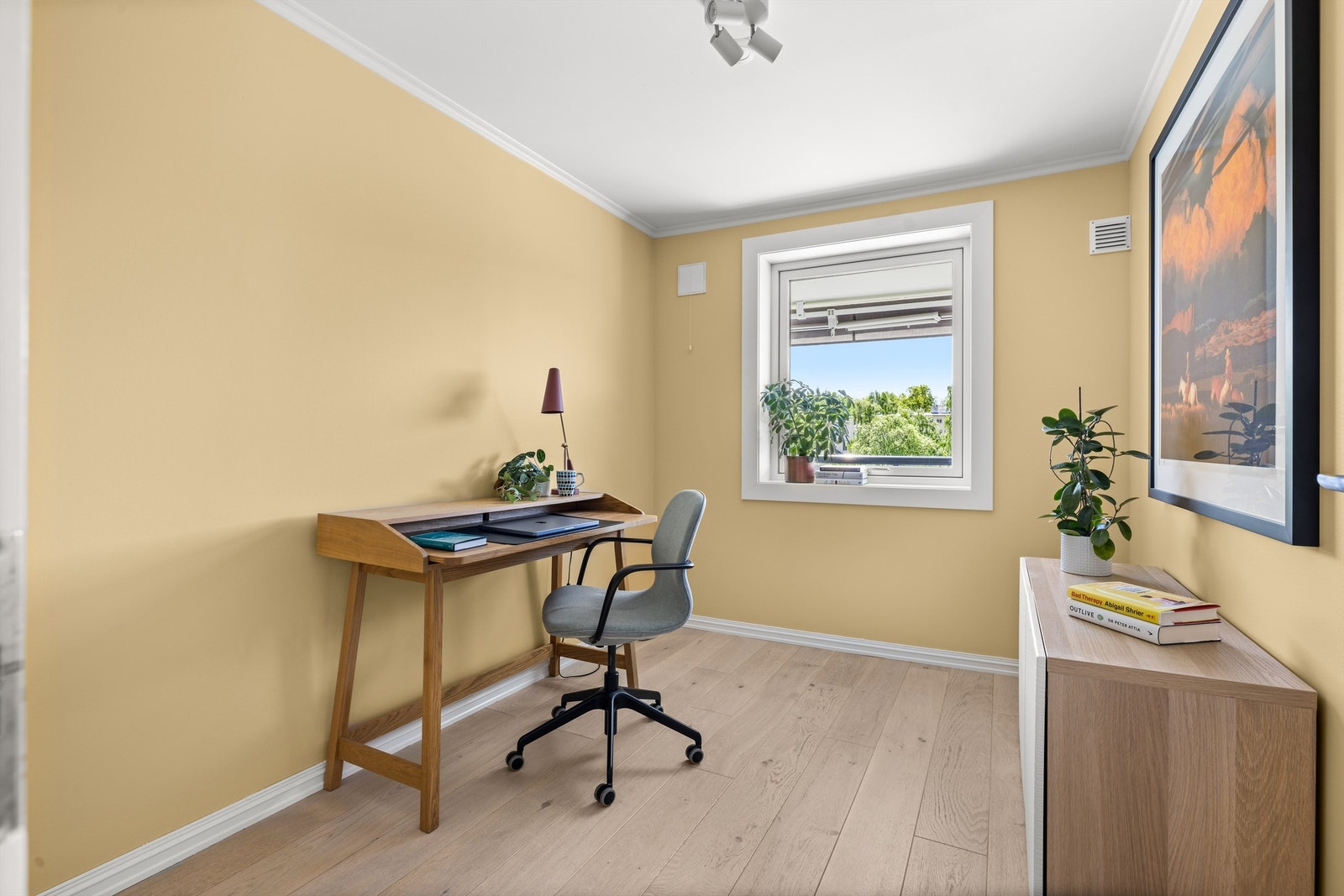 Soverom ved stuen kan innredes som soverom, kontor, lekerom eller annet Galleribilde