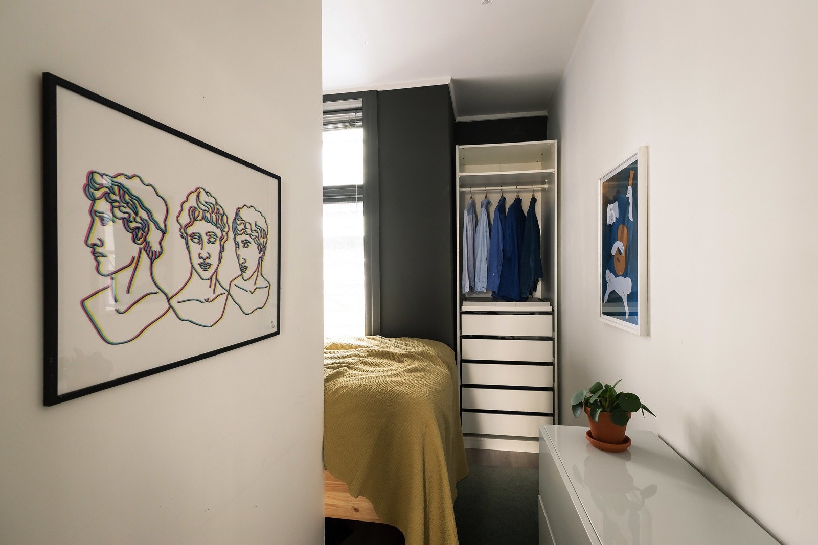 Soverommet vender ut mot bakgården. Galleribilde