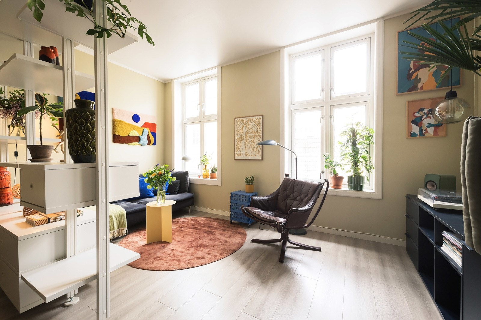 Leiligheten ligger supersentralt til, i sidegaten Bernt Ankers gate. Galleribilde