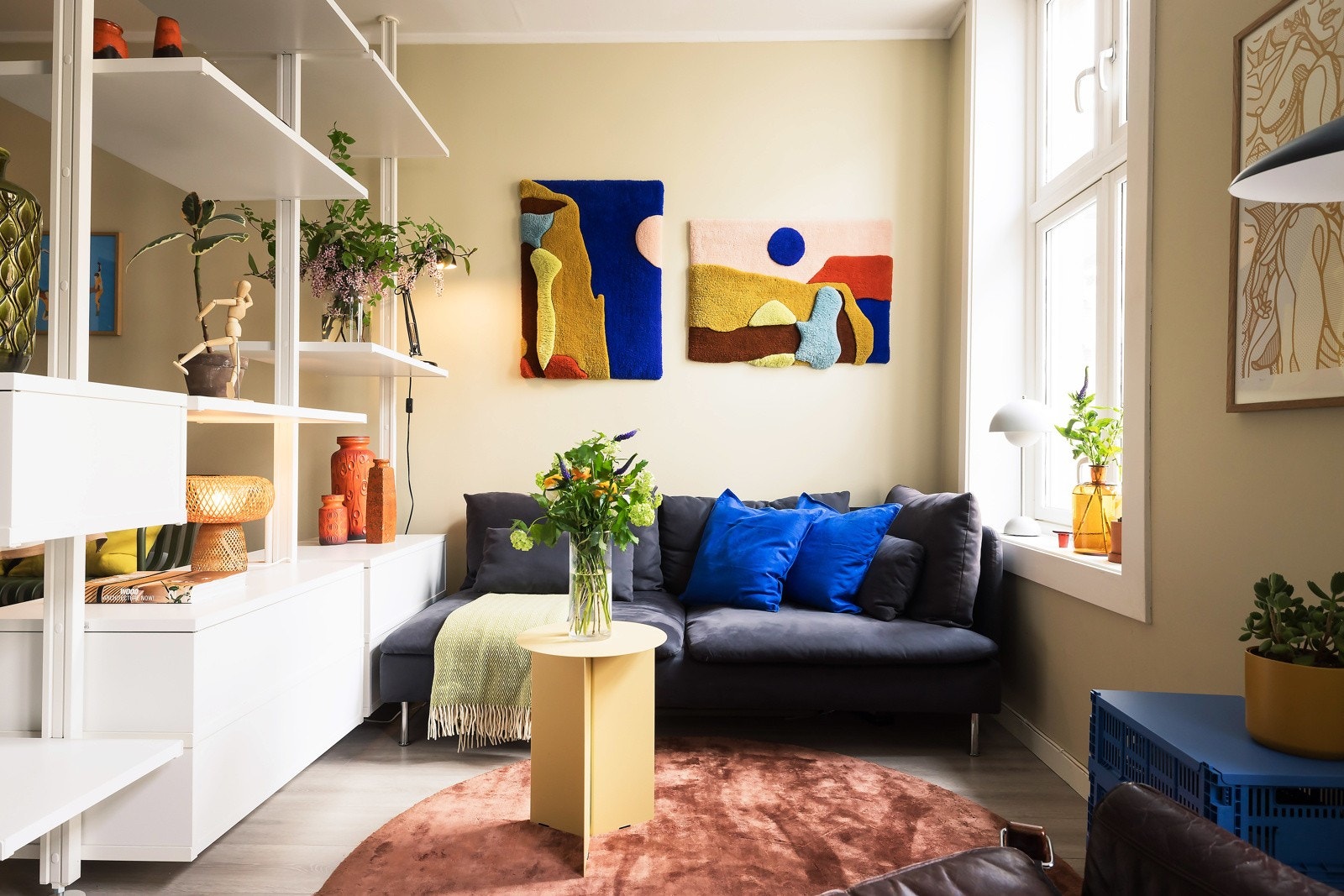 I 2021 ble veggene sparklet og malt i en sprek dog rolig fargepalett. Galleribilde