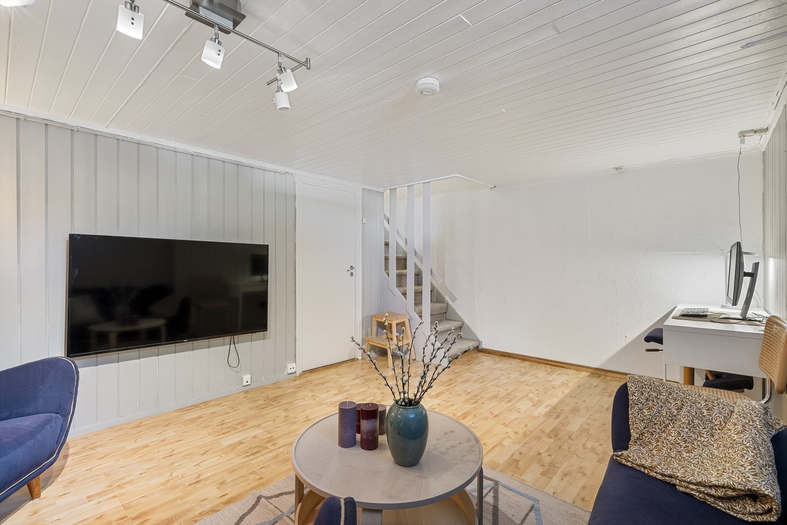 Praktisk kjellerstue. Dreneringen på huset ble gjort i 2015 av fagfolk. Kjellerstuen er ikke godkjent for varig opphold. Galleribilde