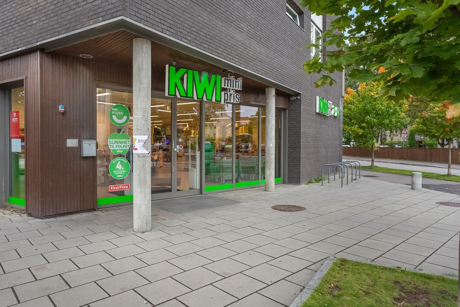 Det er også kort vei til matbutikkene KIWI og REMA 1000. Galleribilde