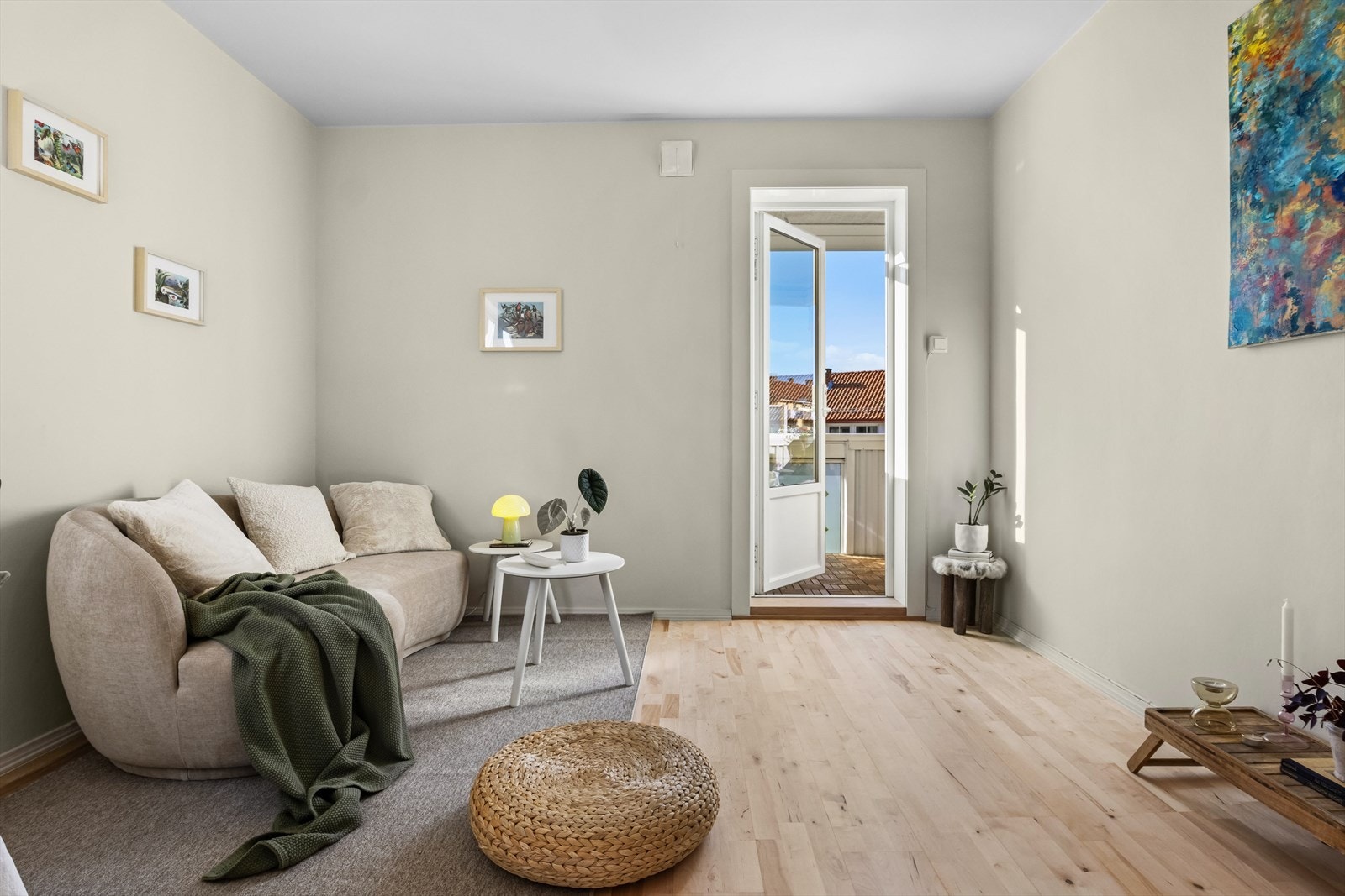 Gulvet ble slipt i 2024 og vegger sparklet og malt Galleribilde