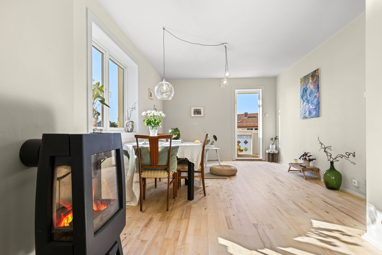 Stuen er av god størrelse med mange ulike innredningsmuligheter. Galleribilde